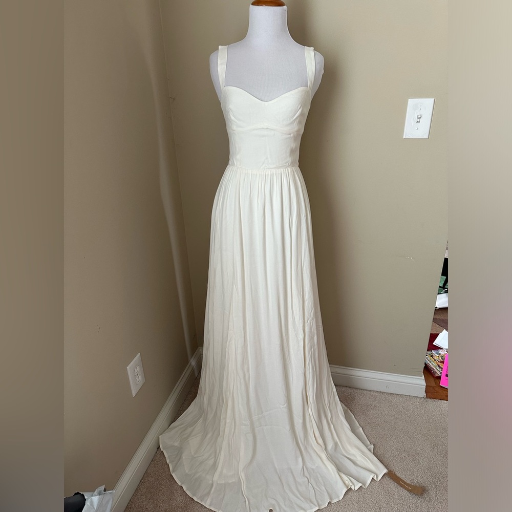 NWT Reformation Hollyhock dress in cream size 2. Unworn and in perfect condition